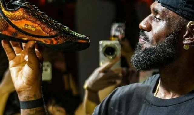 詹姆斯：23对我很重要 我们以詹23庆祝这一时刻 献给我所有的球迷